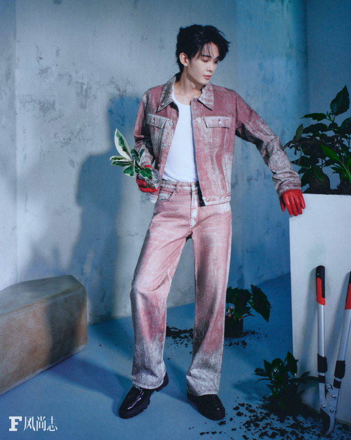 Pre - นิตยสาร F风尚志 หวังเฮ่อเหย่ 王赫野 WangHeye 2025 A/B/C+การ์ด+การ์ดโพลารอยด์