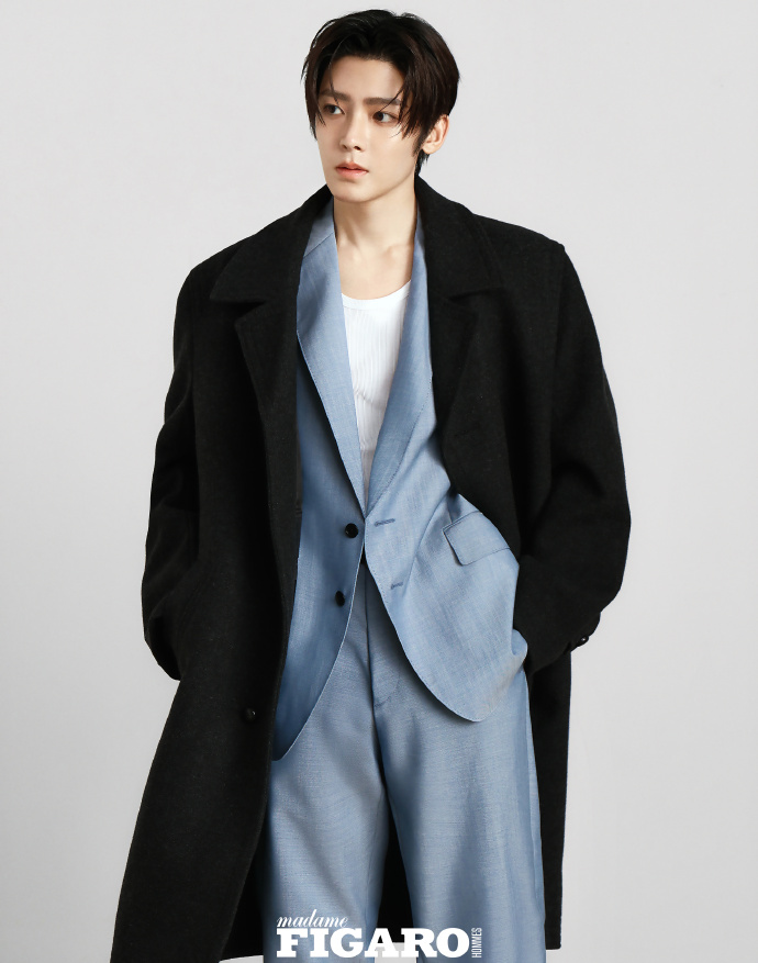 นิตยสาร Madame Figaro Hommes โหวหมิงฮ่าว 侯明昊 HouMinghao 2025+ การ์ดสุ่ม