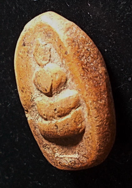 พระเม็ดบัว เนื้อดิน เจ้าคุณโพธิ์ กรุวัดชัยพฤกษ์มาลา พิมพ์สังกัจจายน์