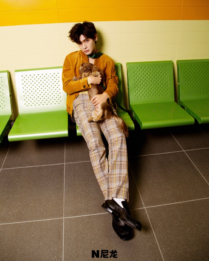 Pre - นิตยสาร NYLON จ๋ายเซียวเหวิน ZhaiXiaoWen 5/2025+การ์ด*6