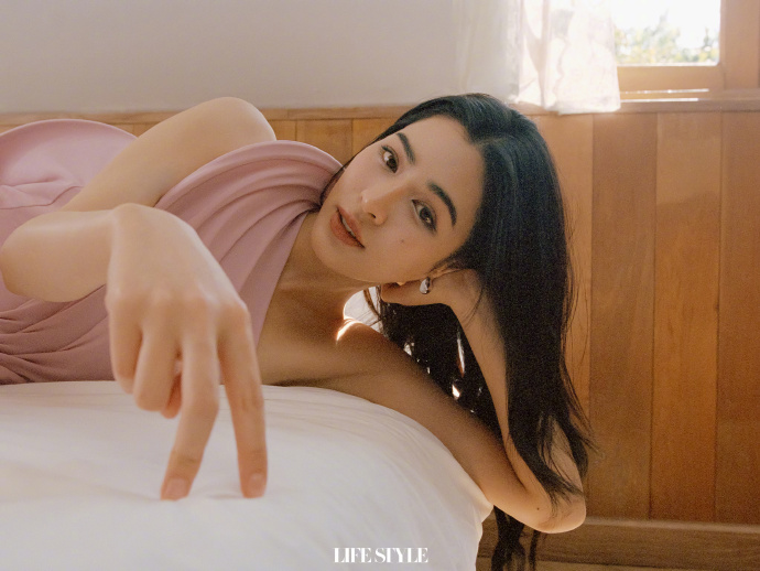 Pre - นิตยสาร 精品购物指南 LifeStyle หลิงหลิงคอง linglingkwong 2025 A/B/C