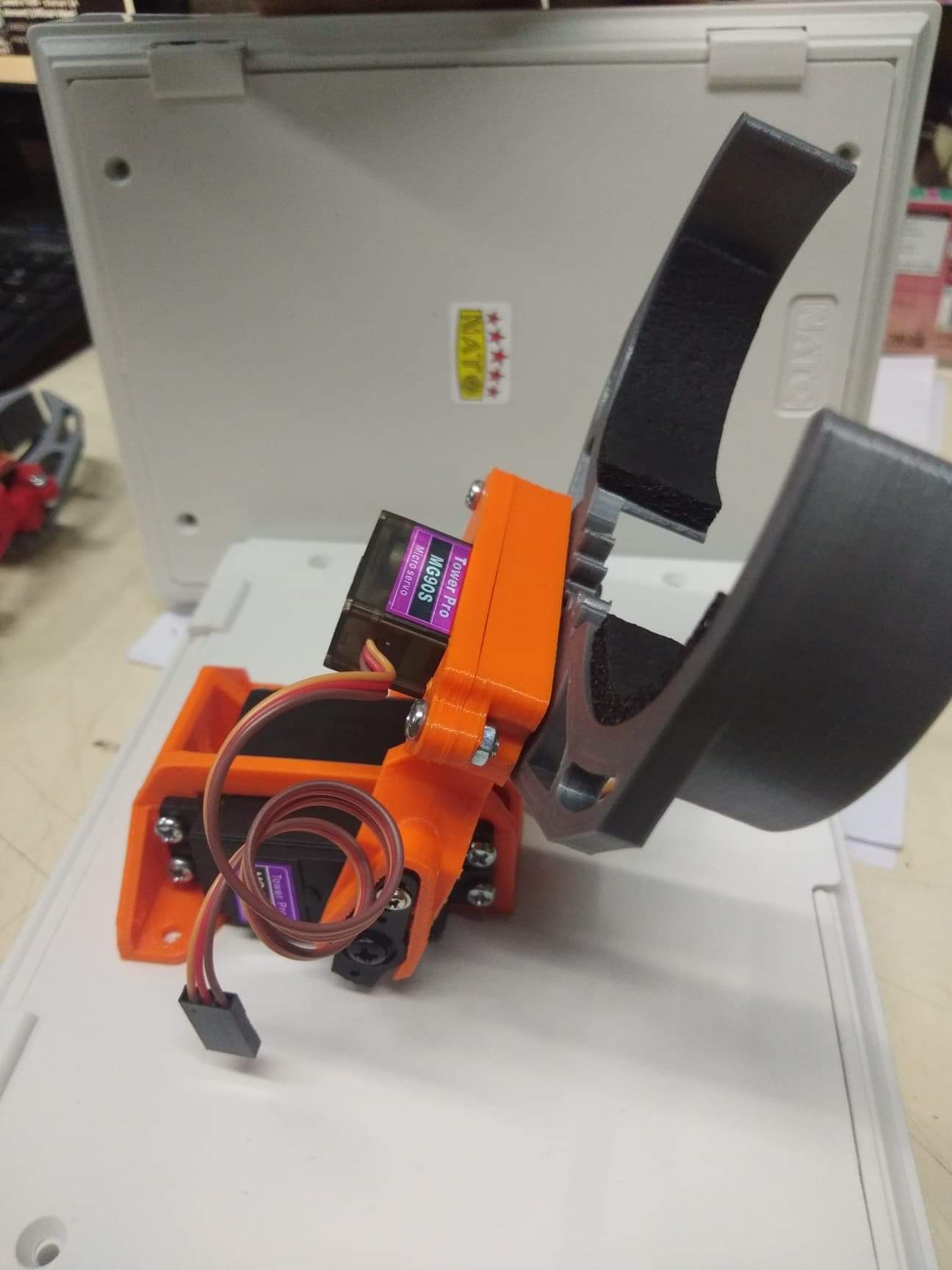 มือจับกริปเปอร์ 3D เชอร์โวใหญ่ตัวยก