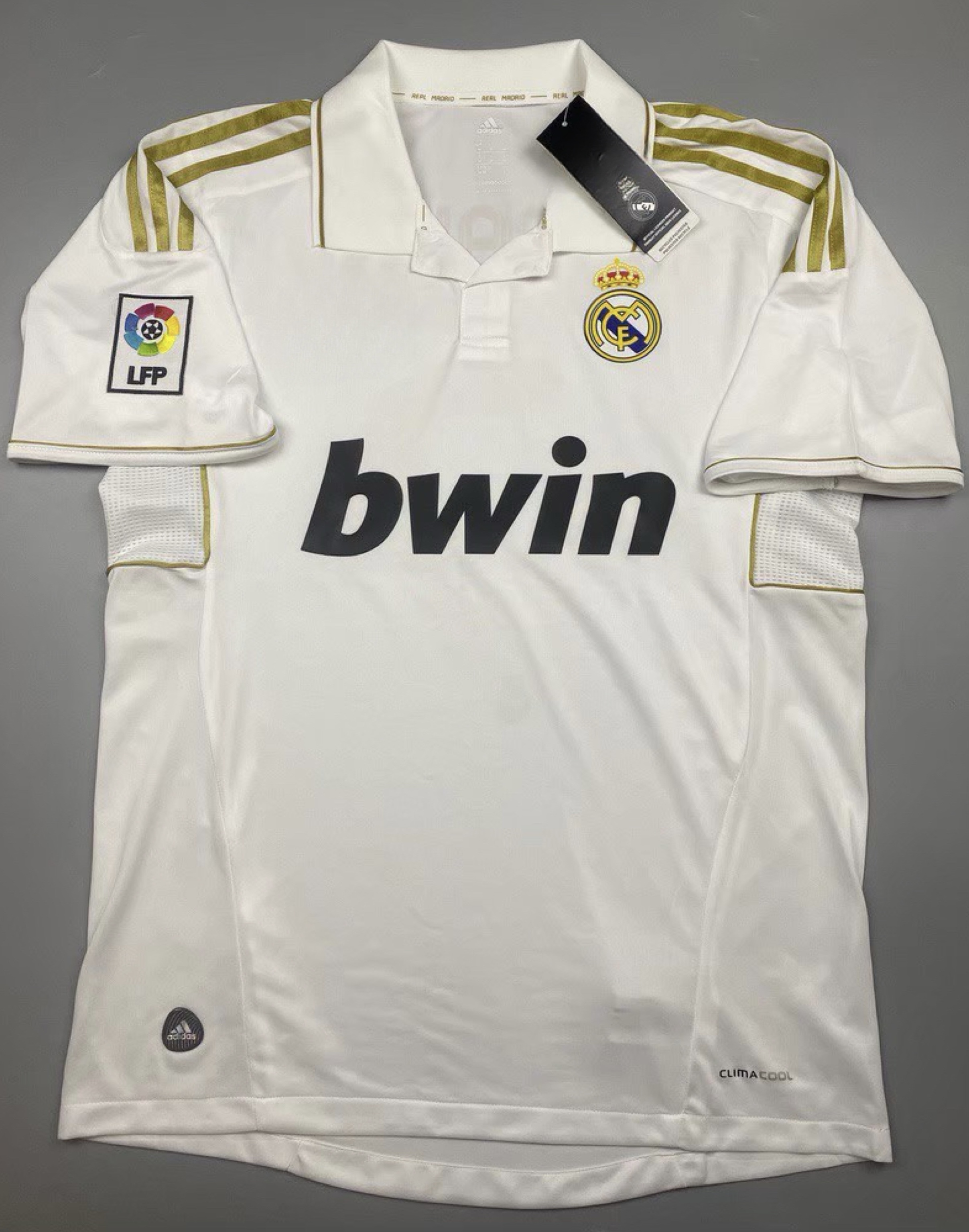 เสื้อบอลย้อนยุค รีล มาดริด 2011 เหย้า Retro Real Madrid Home เรโทร คลาสสิค 2011-12