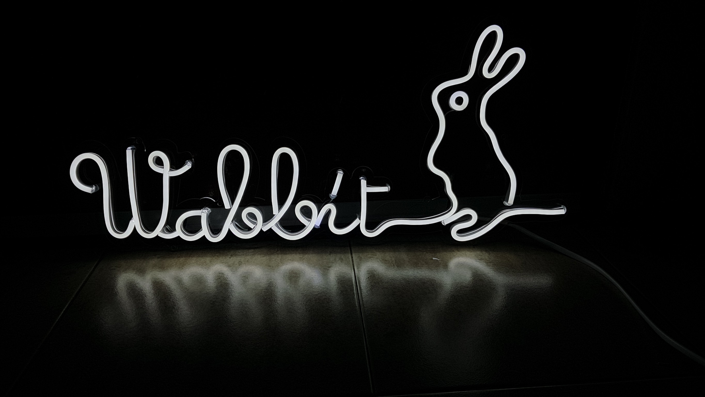 ป้ายไฟนีออนเฟรคตกแต่งร้านกาแฟ "Wabbit" สีขาวน่ารักโดนใจ เหมาะสำหรับเป็นป้ายตกแต่งร้านกาแฟ โดดเด่น เป็นเอกลักษณ์
