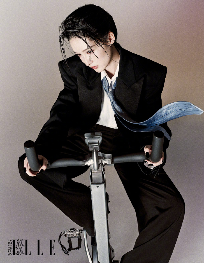 Pre - นิตยสาร SuperELLE LiQin หลี่ชิ่น 2025