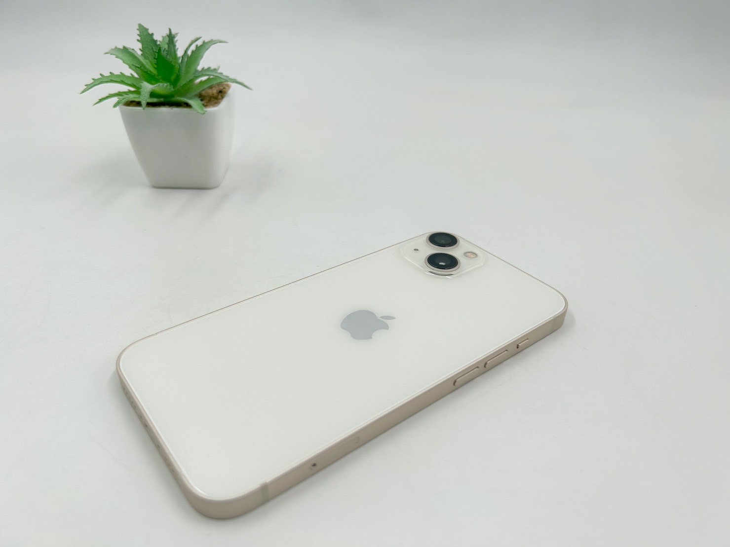iPhone 13 256GB สี Starlight