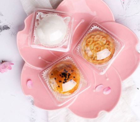 กล่องใส่ขนมเปี๊ยะลาวา ก้น5x5ซม x สูง4.2 ซม (50ชุด/แพ็ค) กล่องใส่ขนมไหว้พระจันทร์ กล่องใสสี่เหลี่ยม+ฝาโดม กล่องพลาสติกใส B65