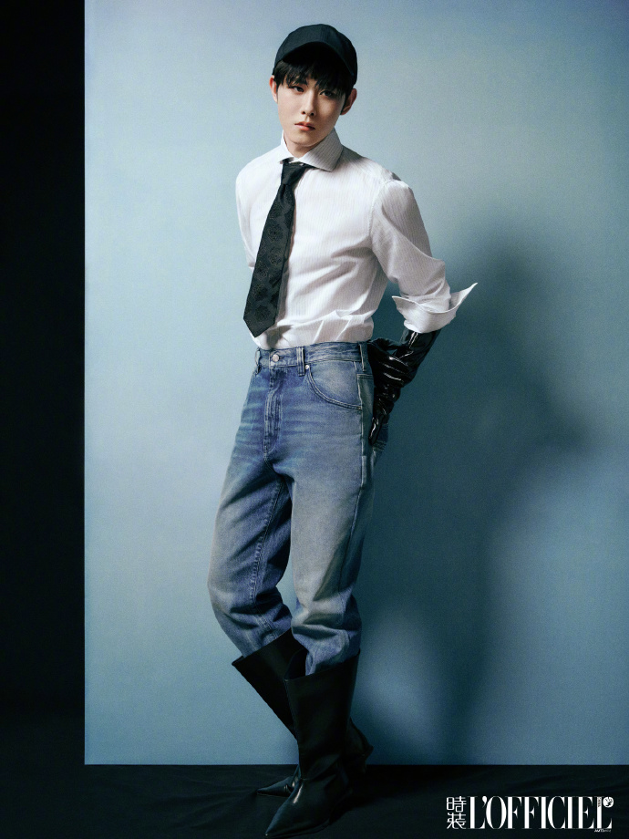 Pre - นิตยสาร L’Officiel China เถียนเจียรุ่ย 田嘉瑞 TianJiarui 2025+การ์ด