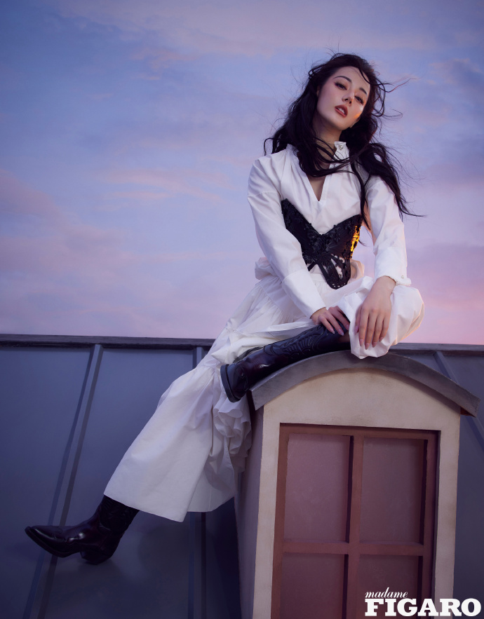 Pre - นิตยสาร Madame FIGARO ตี๋ลี่เร่อปา Dilireba 12/2023