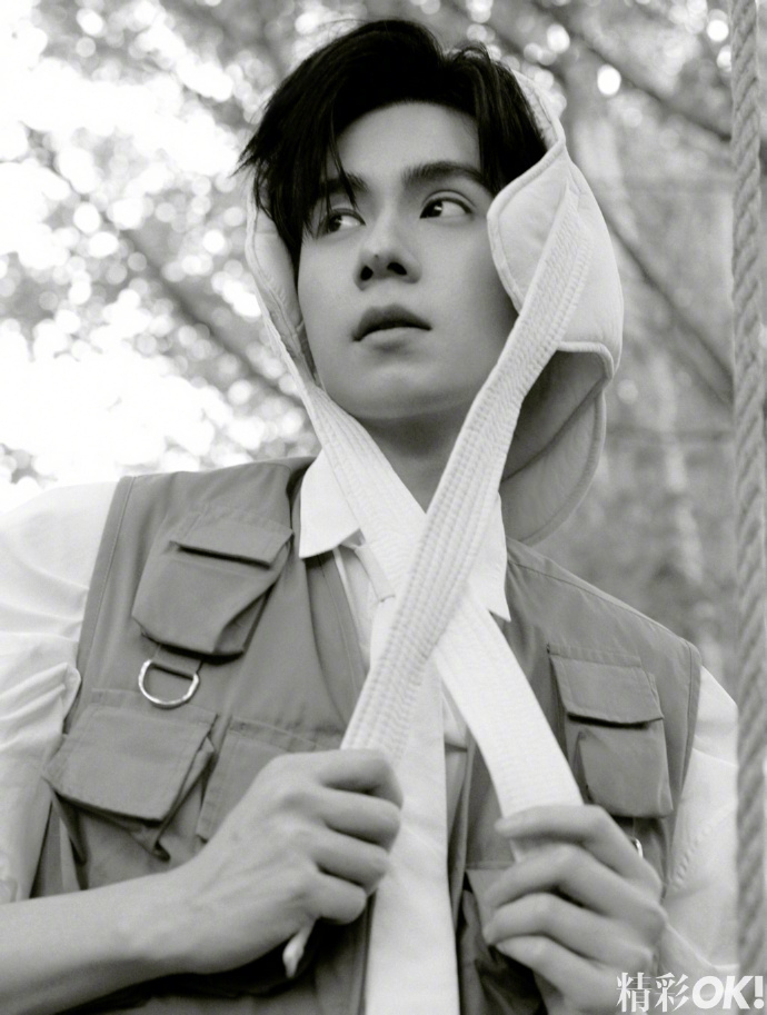 Pre - นิตยสาร OK หูอี้เทียน HuYitian 2024+ การ์ด 6