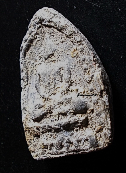 พระกรุวัดท้ายตลาด พิมพ์สมาธิเพชร ข้างเม็ด