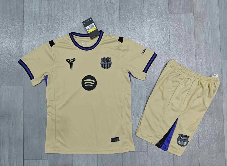 ชุดฟุตบอลเด็ก – 2025-26 ชุดฟุตบอลเด็กบาซ่า สีครีม สำหรับเด็ก Fans Edition เกรดแฟนบอล Size 18-28