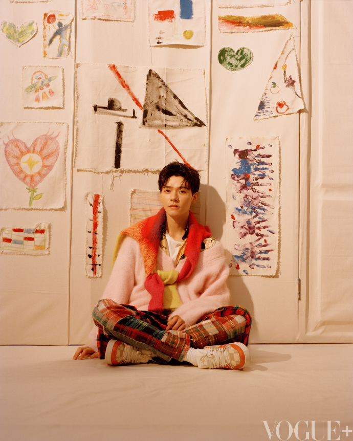 Pre - นิตยสาร VOGUE+ กงจวิ้น SimonGong 2023+โปสการ์ด*4