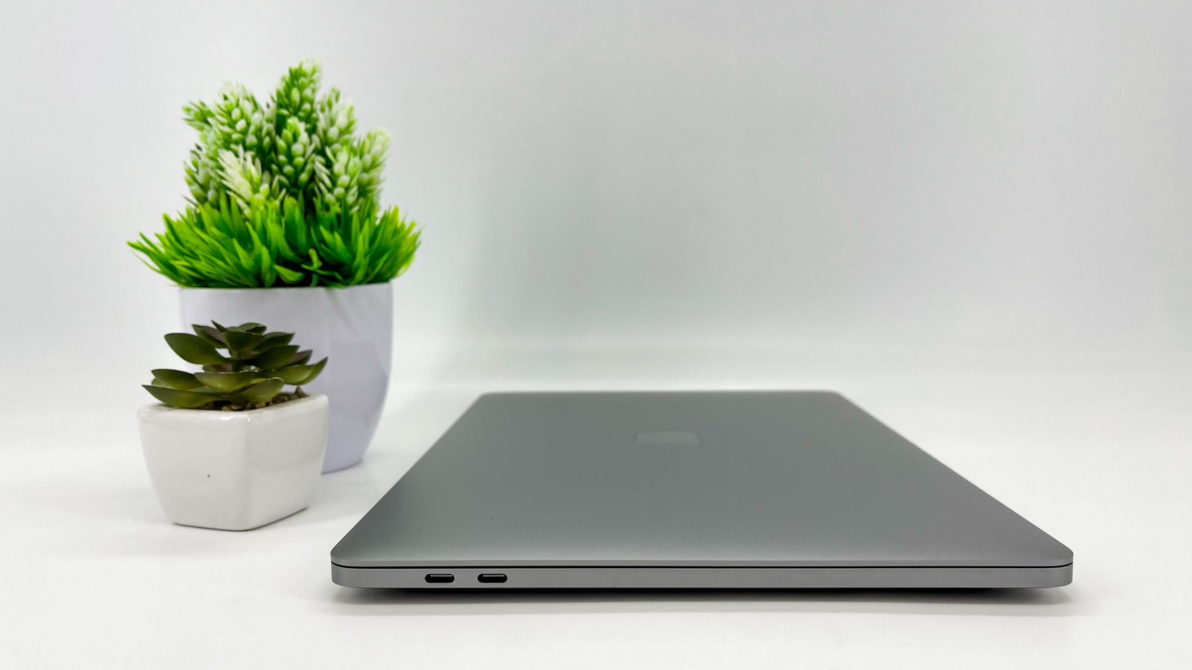 MacBook Pro (13-nich , M1 , 2020) 8/256GB