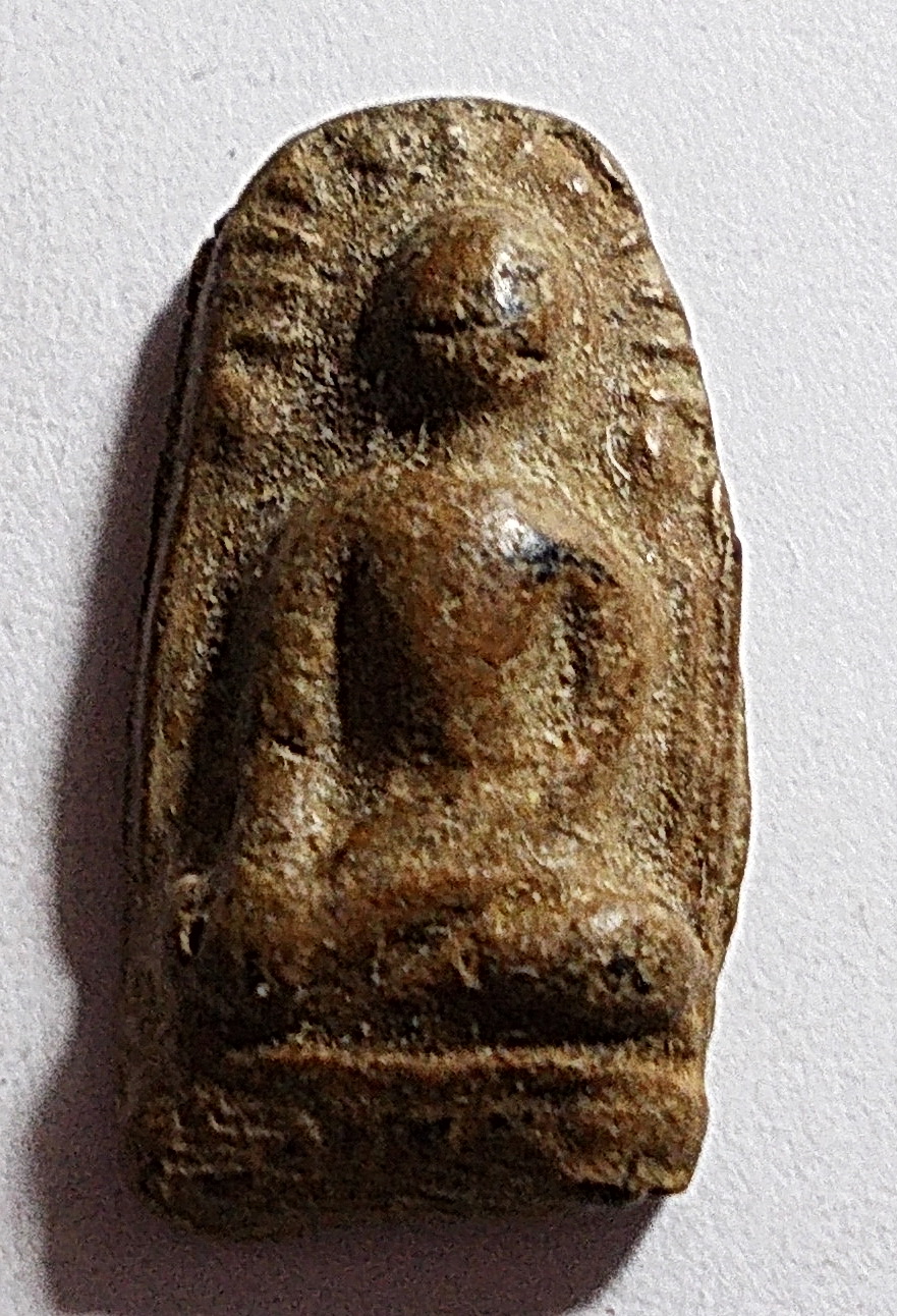 พระรอด กรุวัดหัวข่วง พิมพ์เศียรโล้น เนื้อดิน จ.เชียงใหม่