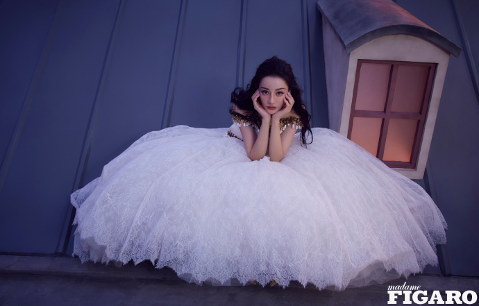 Pre - นิตยสาร Madame FIGARO ตี๋ลี่เร่อปา Dilireba 12/2023