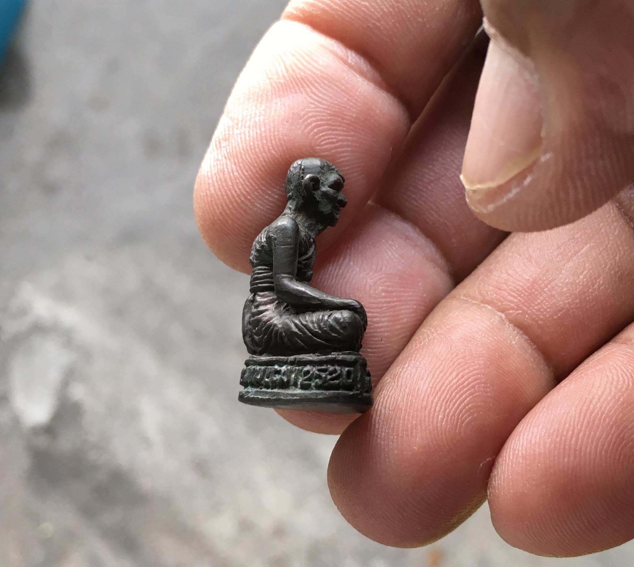 รูปหล่อหลวงปู่ศุข รุ่นไตรมาส ปี 2520 เนื้อทองเหลือง วัดปากคลองมะขามเฒ่า จ.ชัยนาท