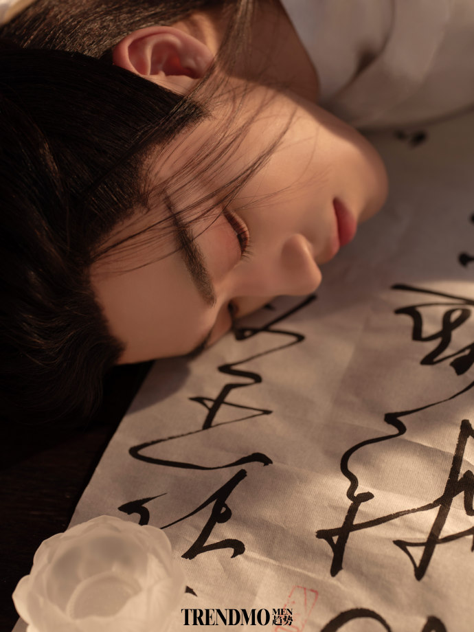 Pre - นิตยสาร TrendmoMen趋势 เหอลั่วลั่ว HeLuoLuo R1SE 何洛洛 2024