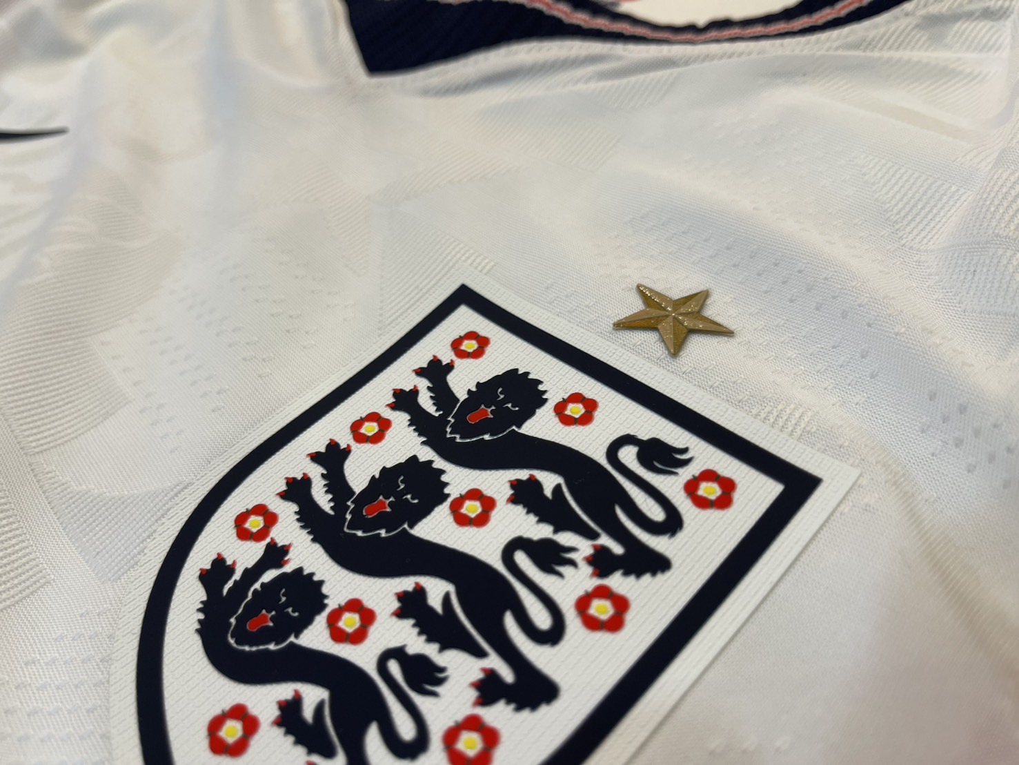 2025-26 เสื้อทีมชาติอังกฤษ สีขาว สำหรับผู้ชาย Player Edition เกรดนักเตะ BECKHAM # 7 Size S-2XL