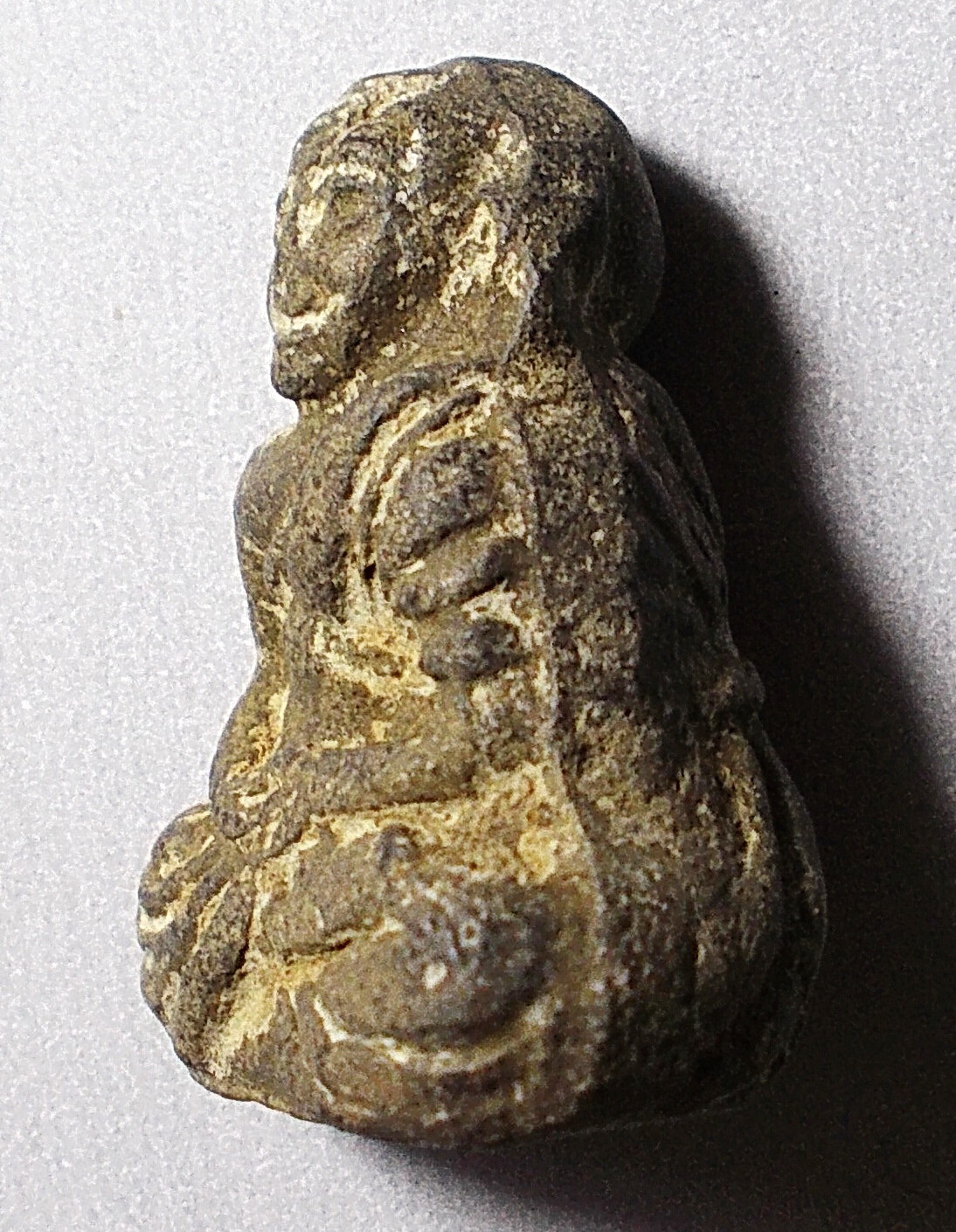 พระรูปเหมือนพระเทพโลกอุดรลอยองค์ พิมพ์สมาธิหน้าแก่ (พิมพ์นิยม)