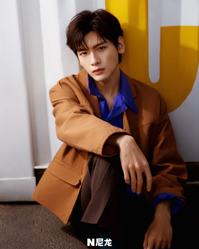 Pre - นิตยสาร NYLON จ๋ายเซียวเหวิน ZhaiXiaoWen 5/2025+การ์ด*6