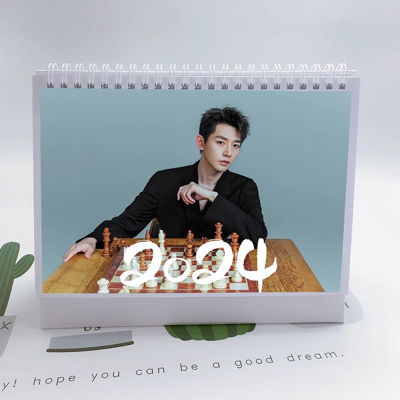 Pre - ปฏิทินตั้งโต๊ะลายเติ้งเหวย DengWei 2024 (ไม่ใช่สินค้าอฟช.)