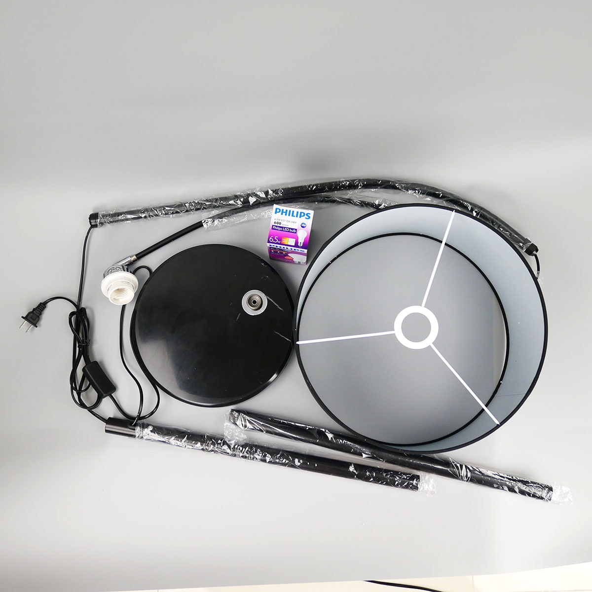 โคมไฟตั้งพื้นอเมริกันโมเดิร์น