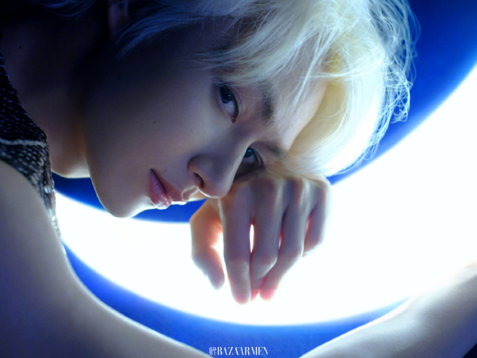 Pre - นิตยสาร Bazaar Men China JUNHUI WENJUNHUI 2025+โปสเตอร์(ในเล่ม)