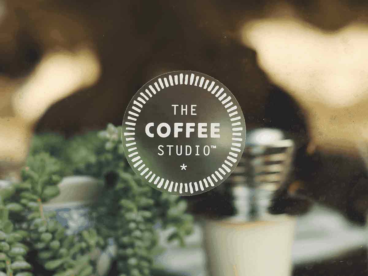 สติ๊กเกอร์ ฉลากสินค้า PVC ใส พิมพ์ขาว