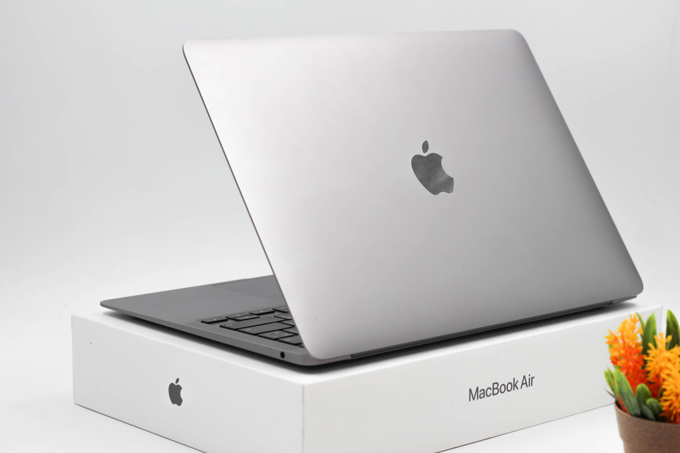 MacBook Air (M1, 2020)