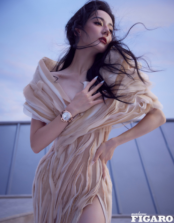 Pre - นิตยสาร Madame FIGARO ตี๋ลี่เร่อปา Dilireba 12/2023