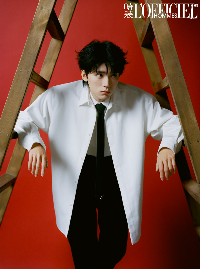 Pre - นิตยสาร L’Officiel Hommes โจวอี้หราน zhouyiran 2023 + การ์ดอฟช.