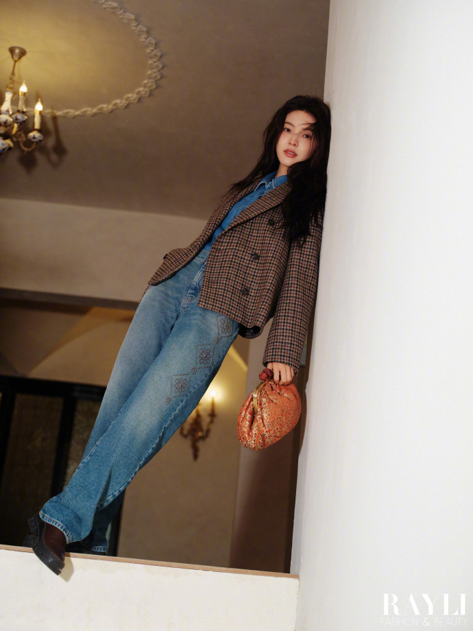 Pre - นิตยสาร 瑞丽服饰美容 Ruili/ Rayli จางรั่วหนาน ZhangRuoNan 2024