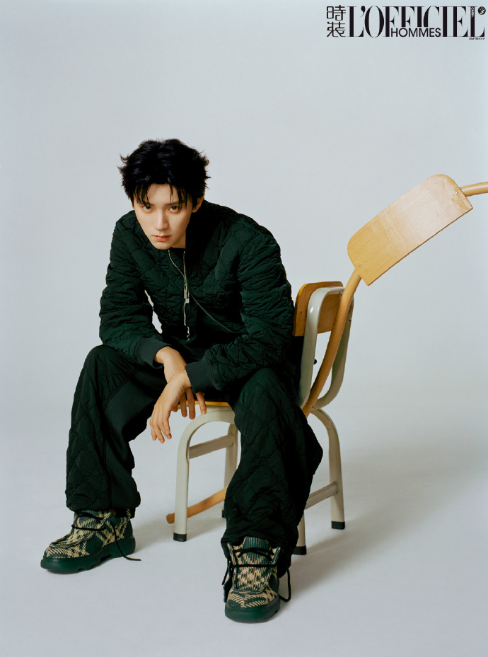 Pre - นิตยสาร L’Officiel Hommes โจวอี้หราน zhouyiran 2023 + การ์ดอฟช.