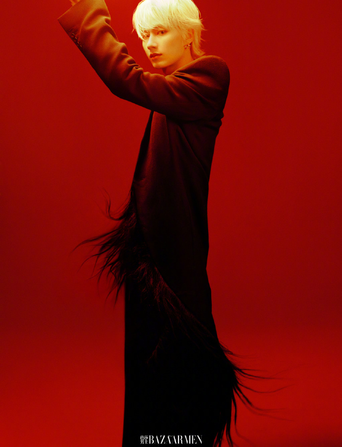 Pre - นิตยสาร Bazaar Men China JUNHUI WENJUNHUI 2025+โปสเตอร์(ในเล่ม)