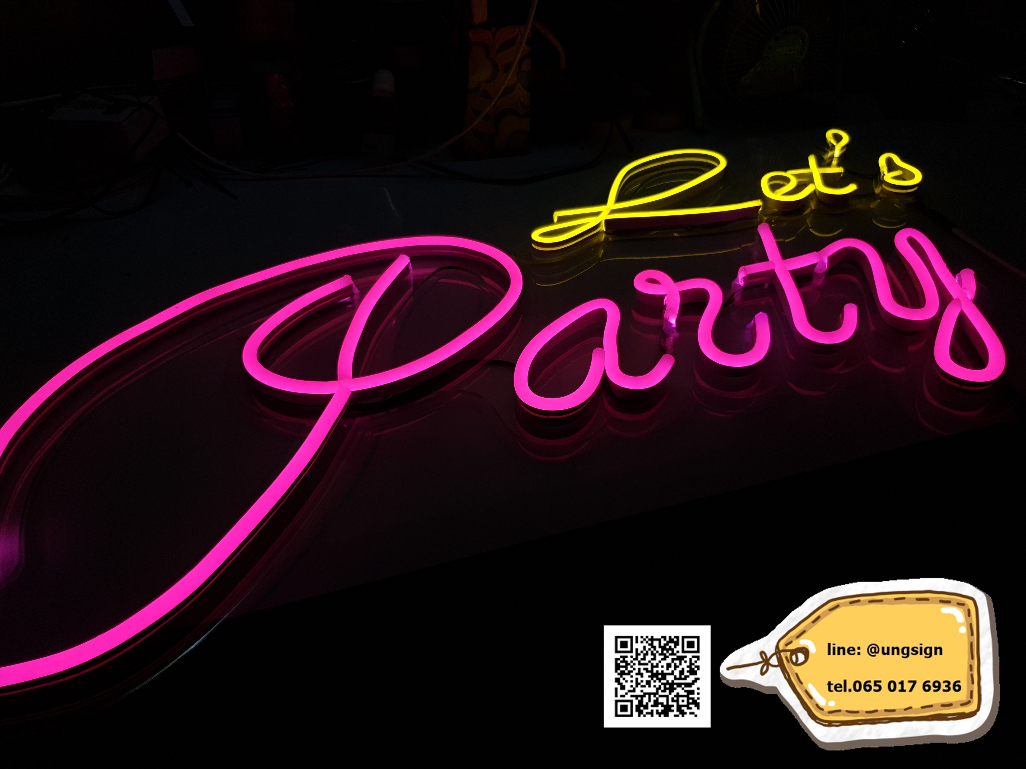 ป้ายนีออนเฟรค "Let Party"