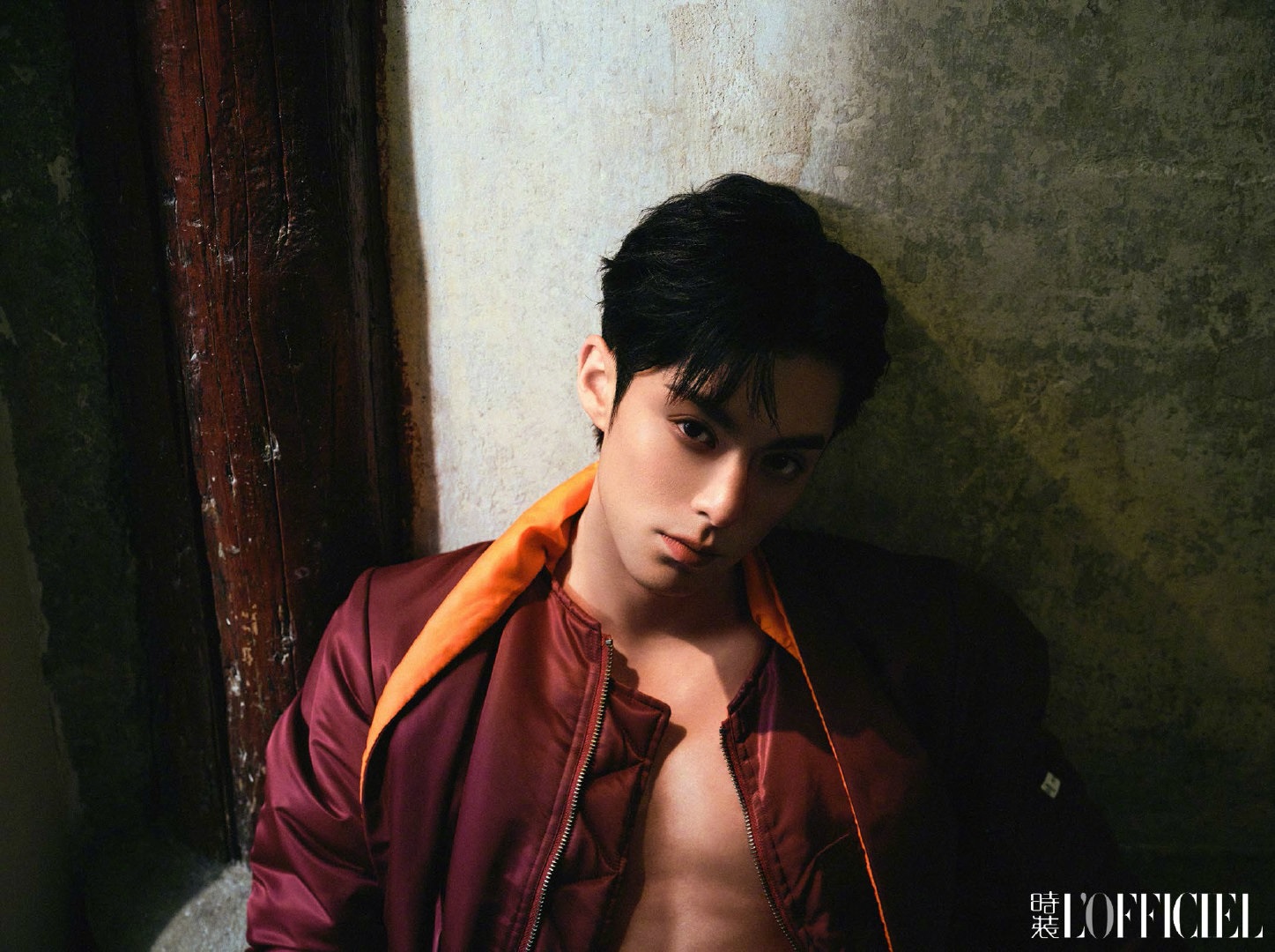 Pre - นิตยสาร L’OFFICIEL หวังเห้อตี้ DylanWang 2022 + โปสเตอร์พับ