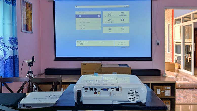 จอโปรเจคเตอร์ไฟฟ้า Gygar Motorized Screen 100 นิ้ว 4:3 พร้อมรีโมท