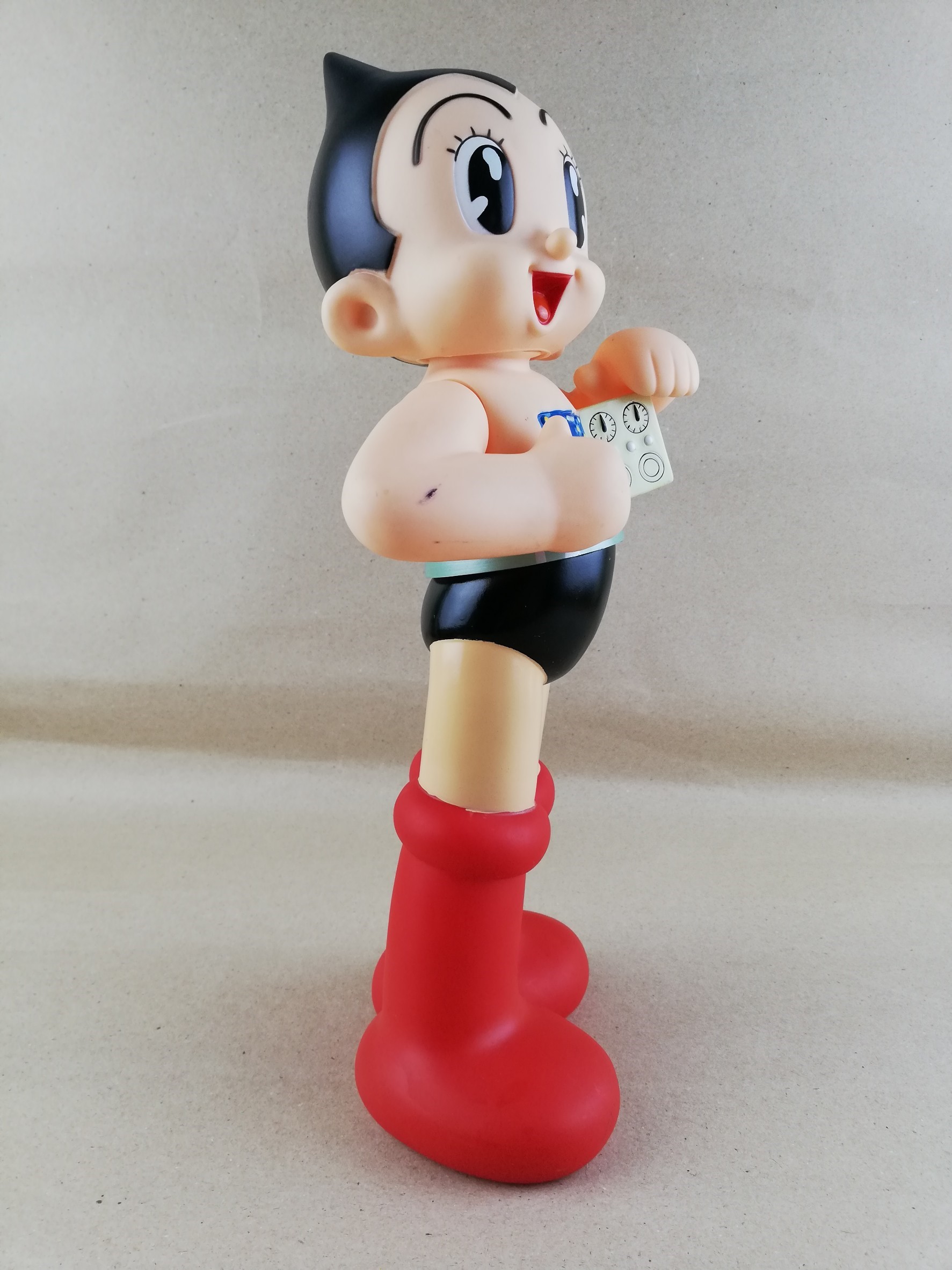 เจ้าหนูอะตอม หรือปรมาณู มีใจ ตัวใหญ่