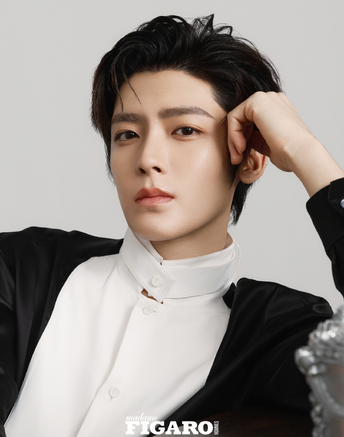 นิตยสาร Madame Figaro Hommes โหวหมิงฮ่าว 侯明昊 HouMinghao 2025+ การ์ดสุ่ม