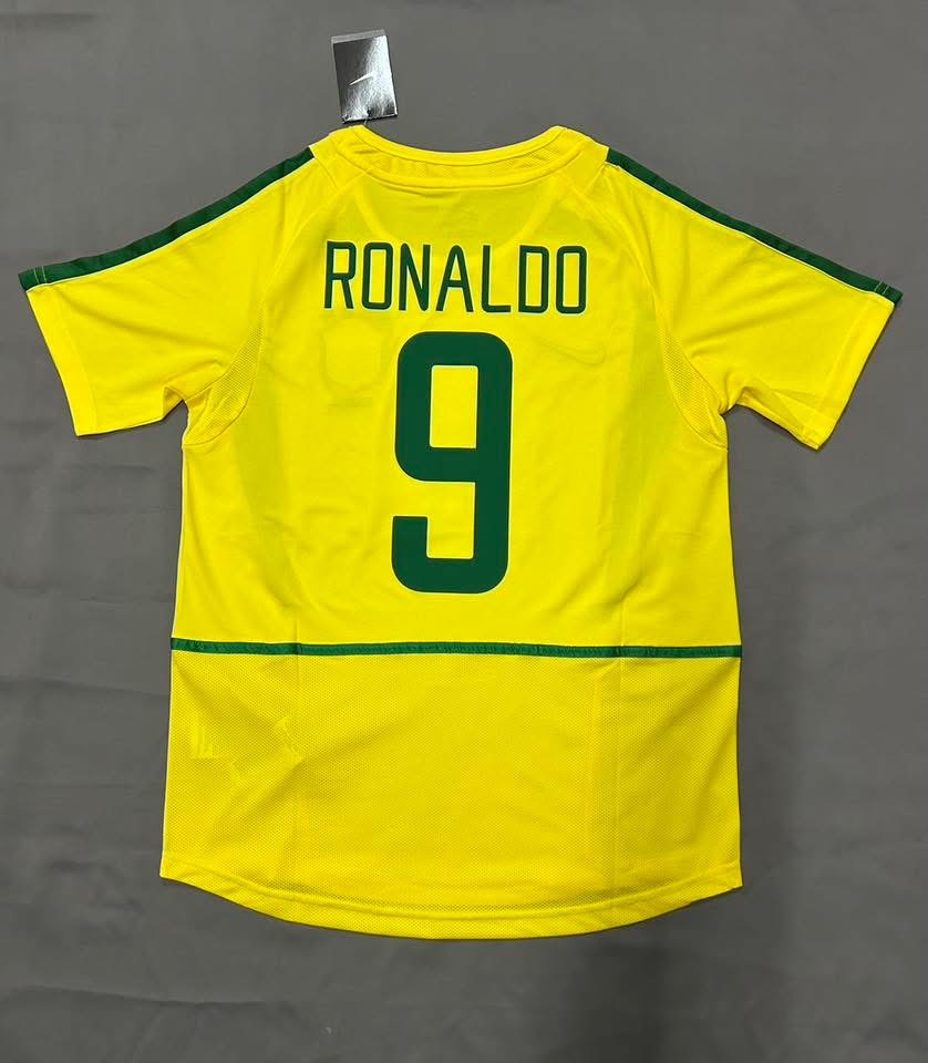 เสื้อบอลย้อนยุค ทีมชาติบราซิล 2002 เหย้า Retro Brazil Home พร้อมเบอร์ชื่อ RONALDO # 9