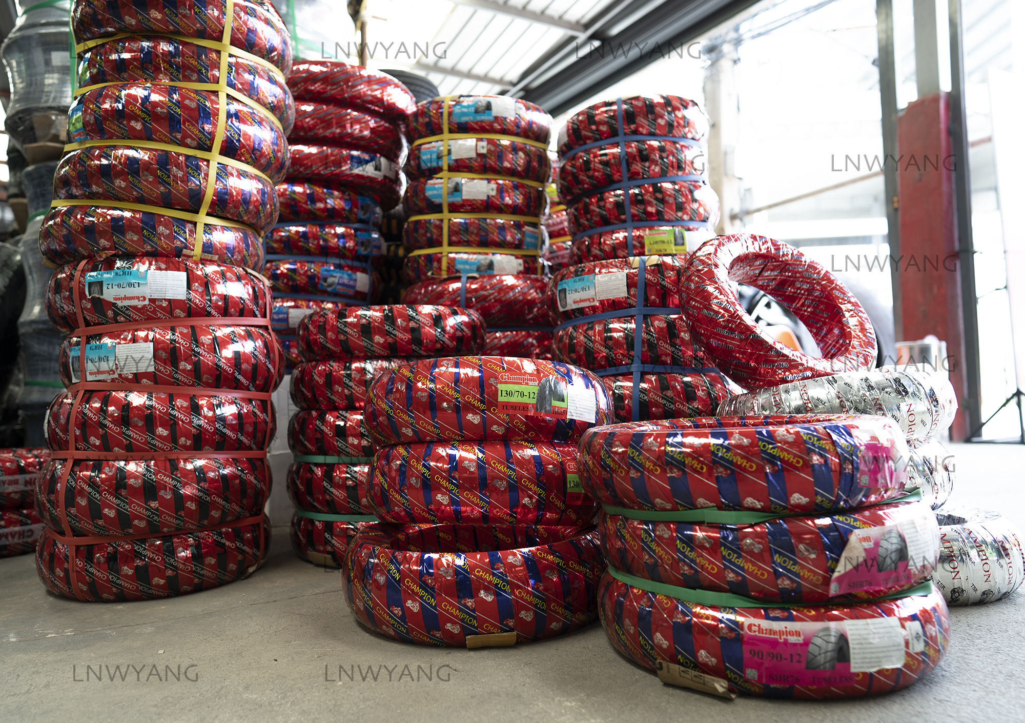 120/70-12 รุ่น HR78 ยี่ห้อ Champion ยางมอเตอร์ไซค์คุณภาพสูงราคาประหยัด (ลายดอกยางแบบพิเศษเพิ่มการยึดเกาะถนนดียิ่งขึ้น)