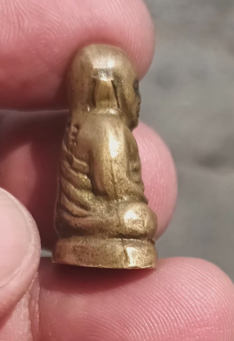 รูปหล่อหลวงพ่อเงิน วัดบางคลาน ออกวัดวังจิก ปี 2515