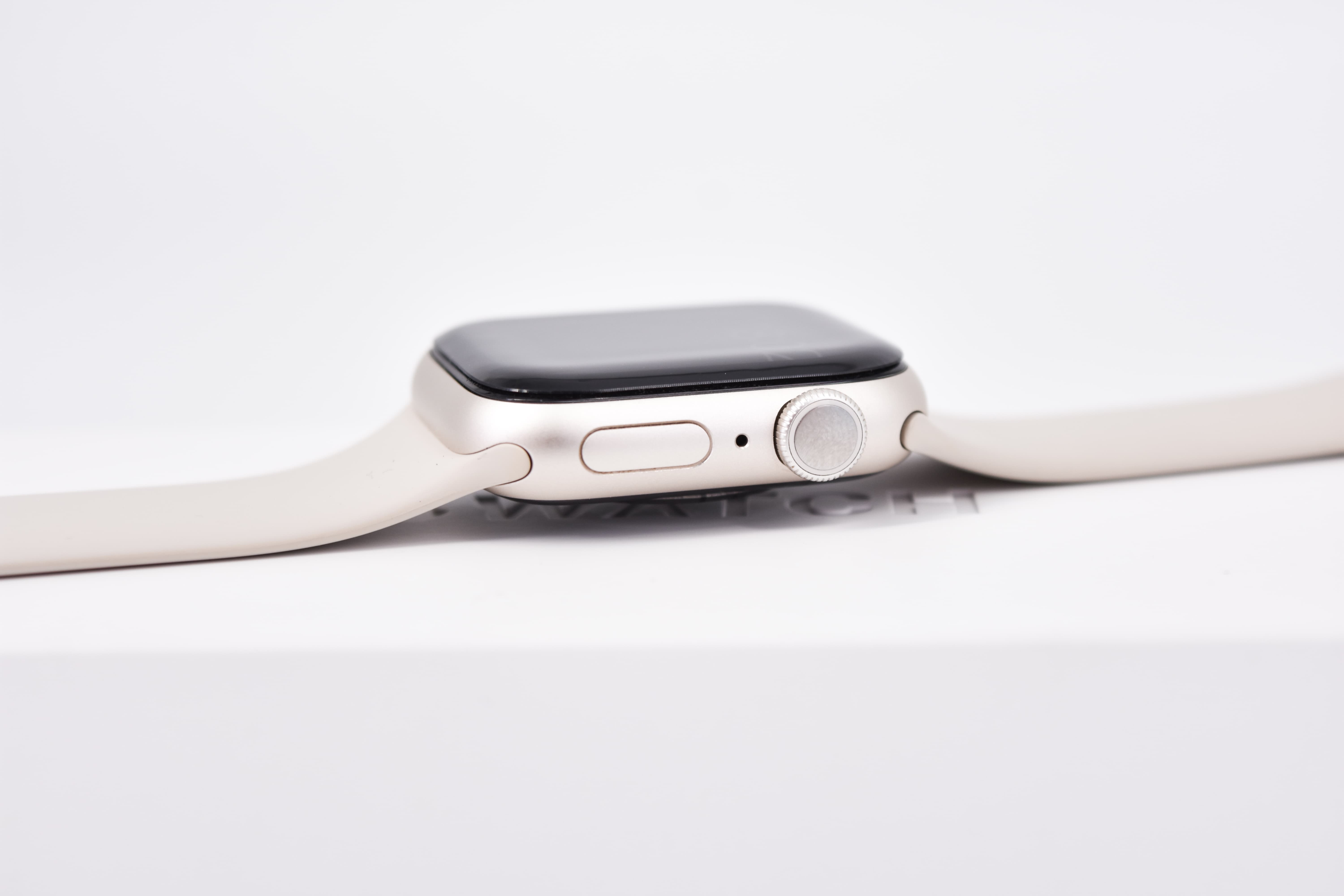 Apple Watch Series 8 GPS อะลูมิเนียม 41 มม. สี Starlight