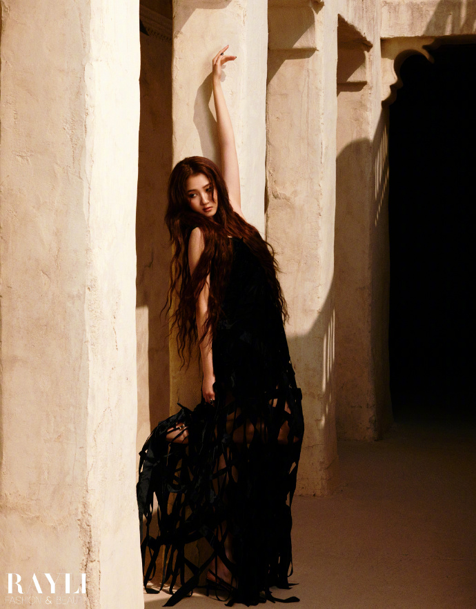 Pre - นิตยสาร 瑞丽服饰美容 Rayli กวนเสี่ยวถง GuanXiaotong 关晓彤 2024