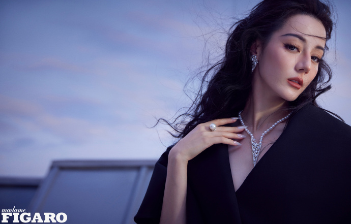 Pre - นิตยสาร Madame FIGARO ตี๋ลี่เร่อปา Dilireba 12/2023
