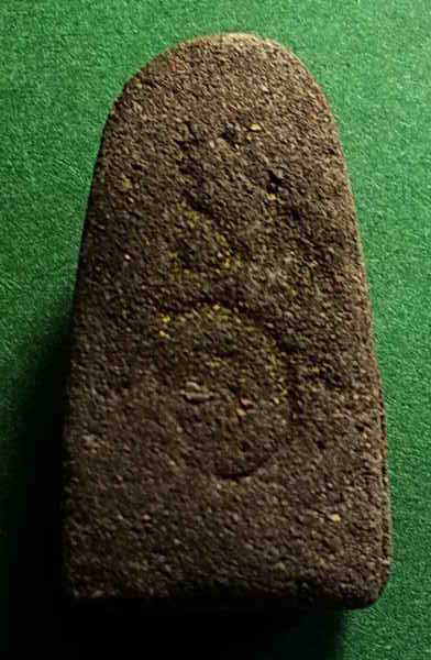 หลวงพ่อทวด พิมพ์พระรอด พ่อท่านเนียน วัดต้นเลียบ ปี 2538 ฝังตะกรุด รุ่นกันภัย วิสาขะ 38