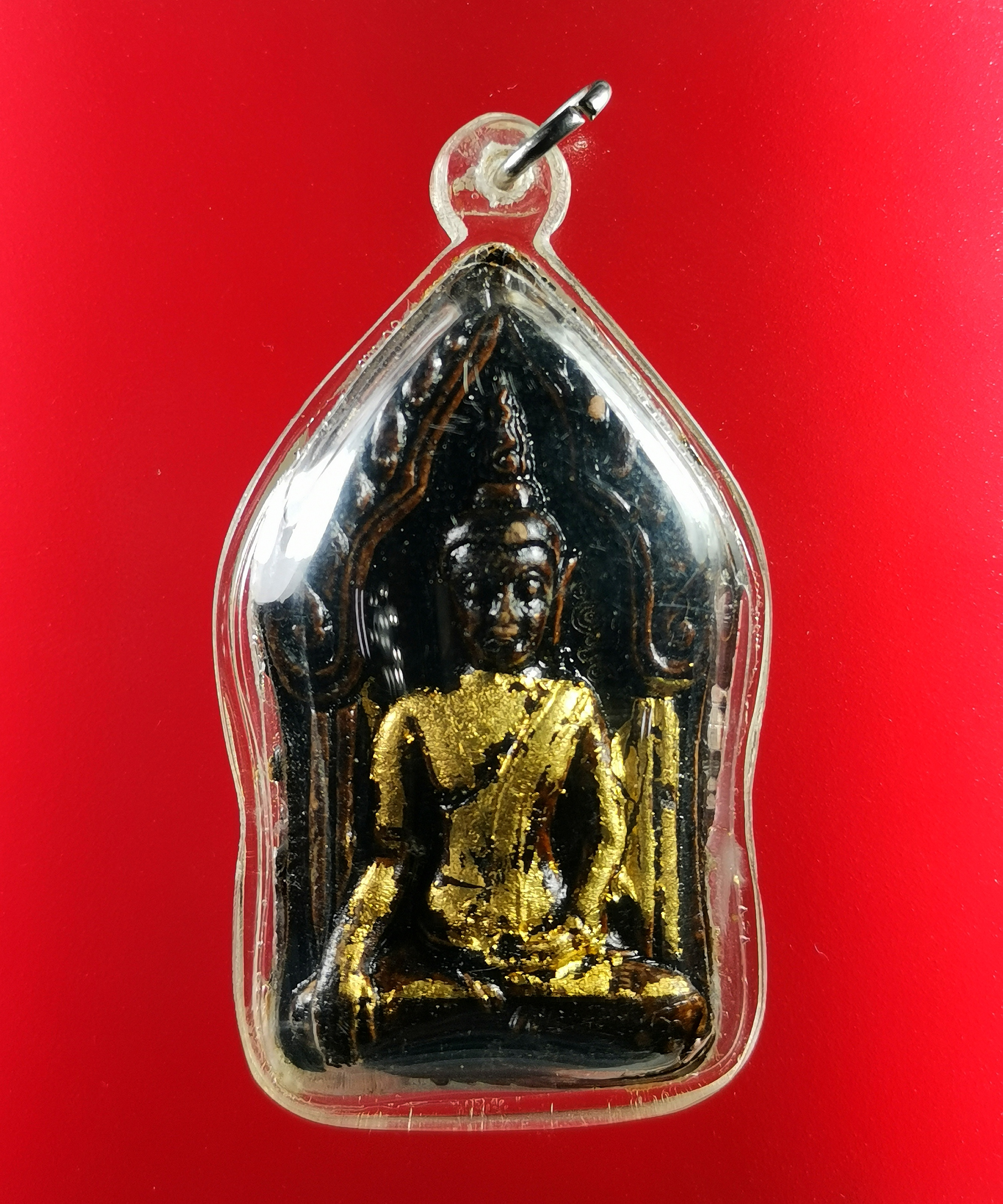 พระขุนแผน หลวงปู่น่วม จุ่ม หลังฝังเหรียญเม็ดแตง ตะกรุด ปลากัด และพลอยเสก เนื้อผงคลุกรักปิดทอง