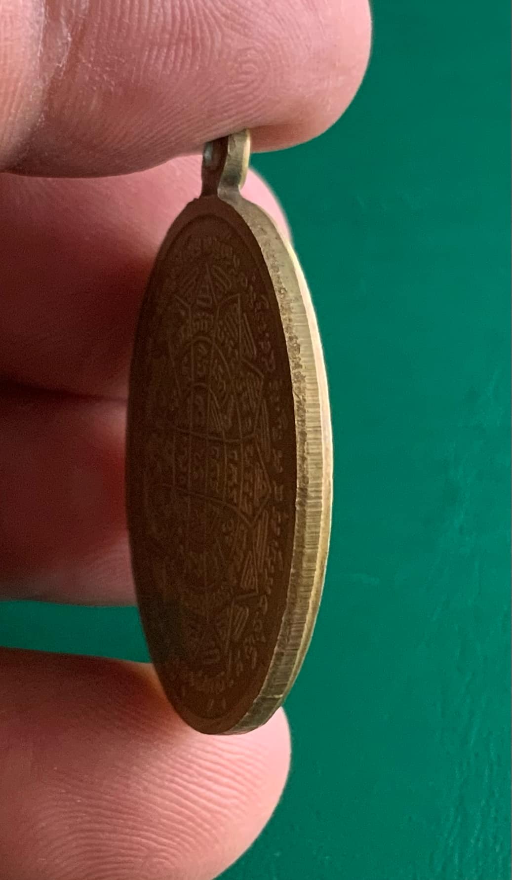 เหรียญรุ่นแรกหลวงพ่อกวย วัดโฆสิตาราม ปี 2504 เนื้อฝาบาตร มีจาร