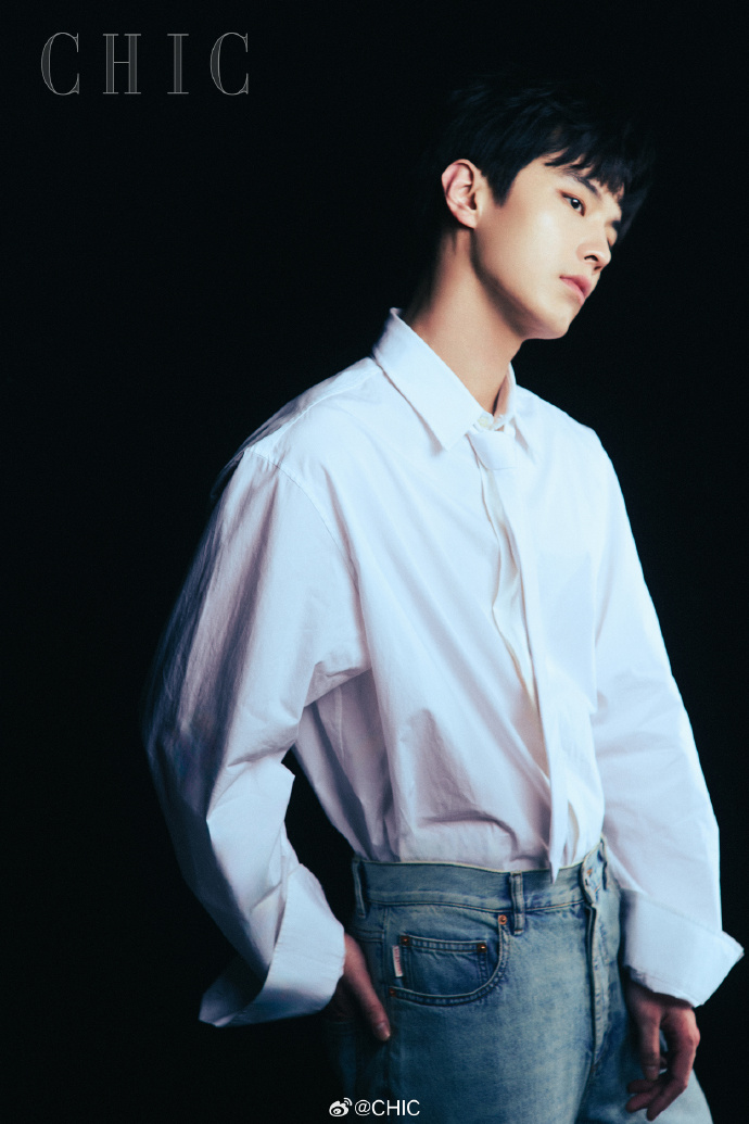 Pre - นิตยสาร CHIC China เหออวี่ HeYu 2024